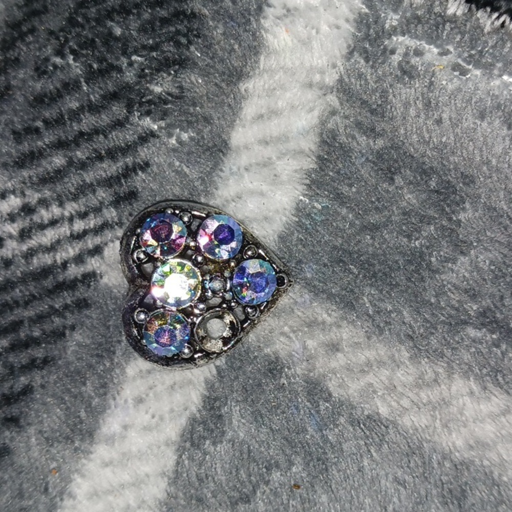 Heart pin